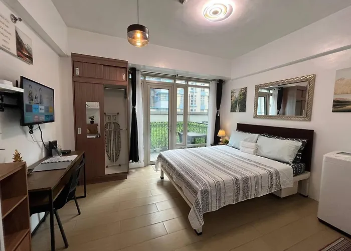 Marvinn's Wayfarer By Lvh - Balcony, Smoking Allowed, Near The Swimming Pool, With Free Wifi And Netflix * Manila